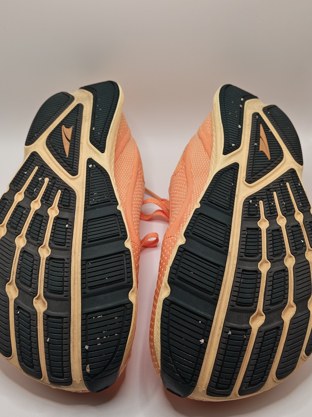 Size 8 Altra Orange and Yellow Women's Athletic Shoes - Picture 5 of 8